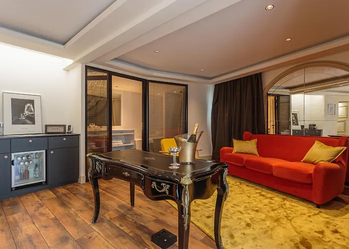 Grand Tonic & Nuxe Μπιαρίτζ