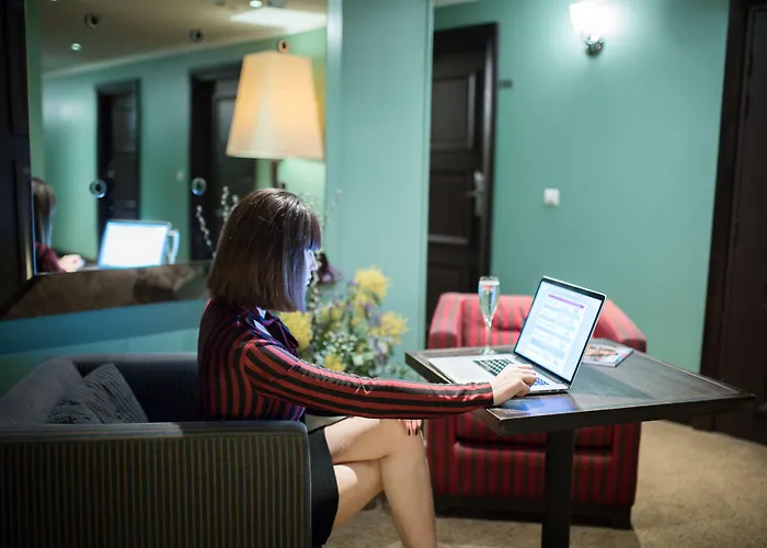 Grand Tonic & Nuxe Μπιαρίτζ