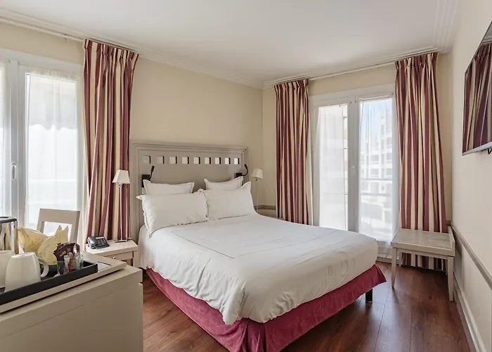 Grand Tonic & Nuxe Biarriz